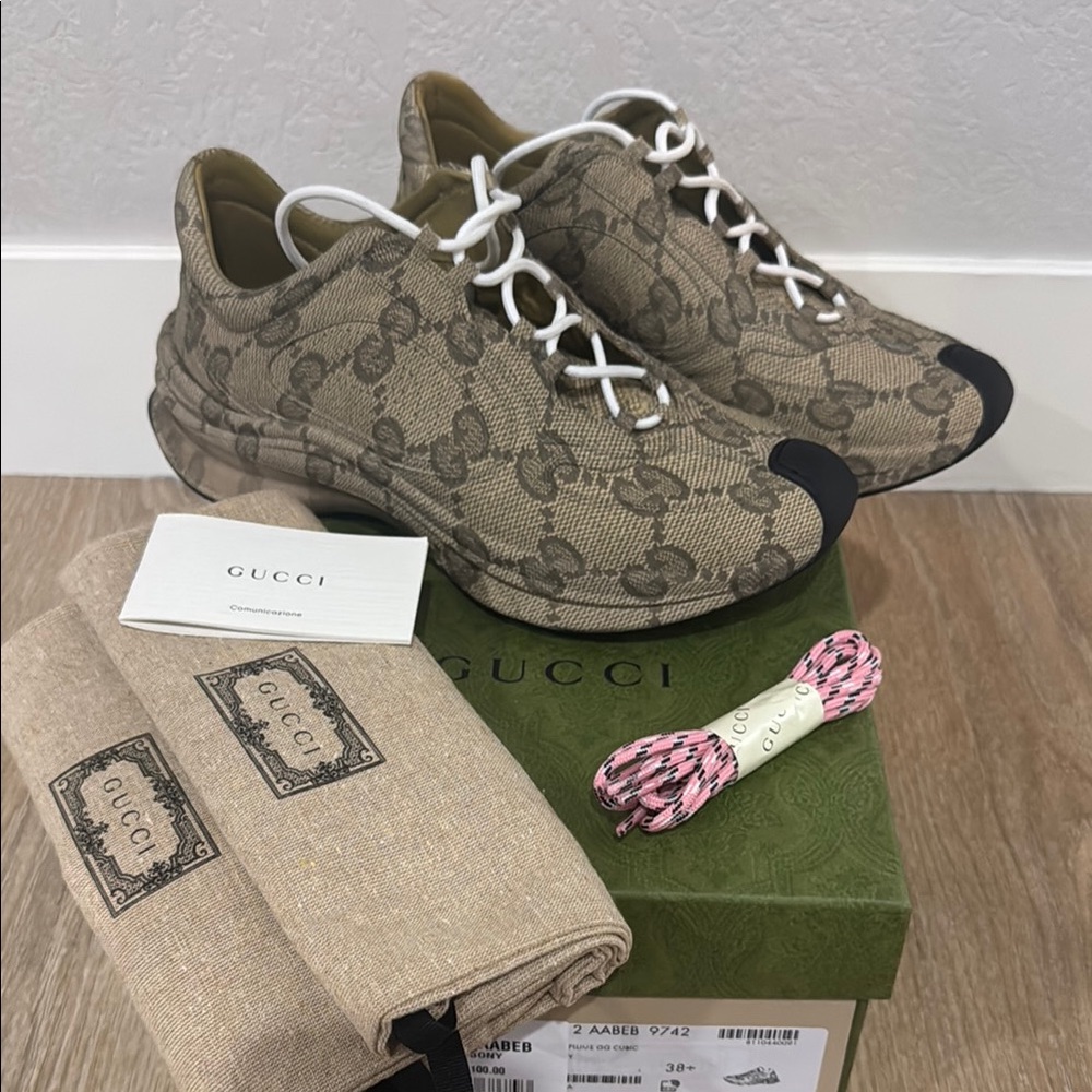 Gucci Beige and Black Women's Sneakers